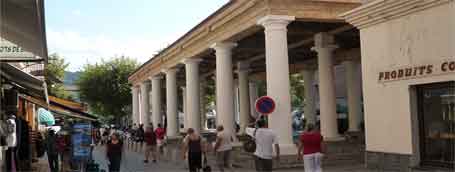 Le marché couvert aux 16 colonnes à Ile Rousse Le marché couvert aux 16 colonnes à Ile Rousse